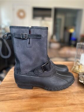 L.L. Bean black leather rubber boot Size 7 Made in USA flannel lined